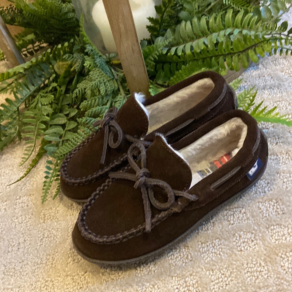 Vineyard Vines boys slippers